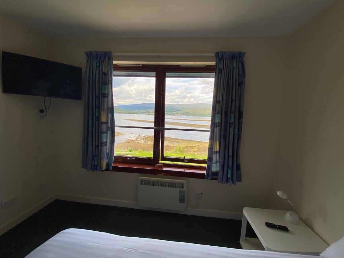 Waterfront Lodge - Accommodation Only 포트 윌리엄 외부 사진