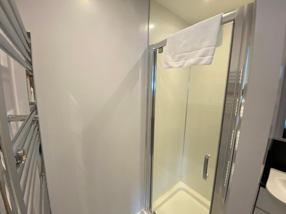 Waterfront Lodge - Accommodation Only 포트 윌리엄 외부 사진
