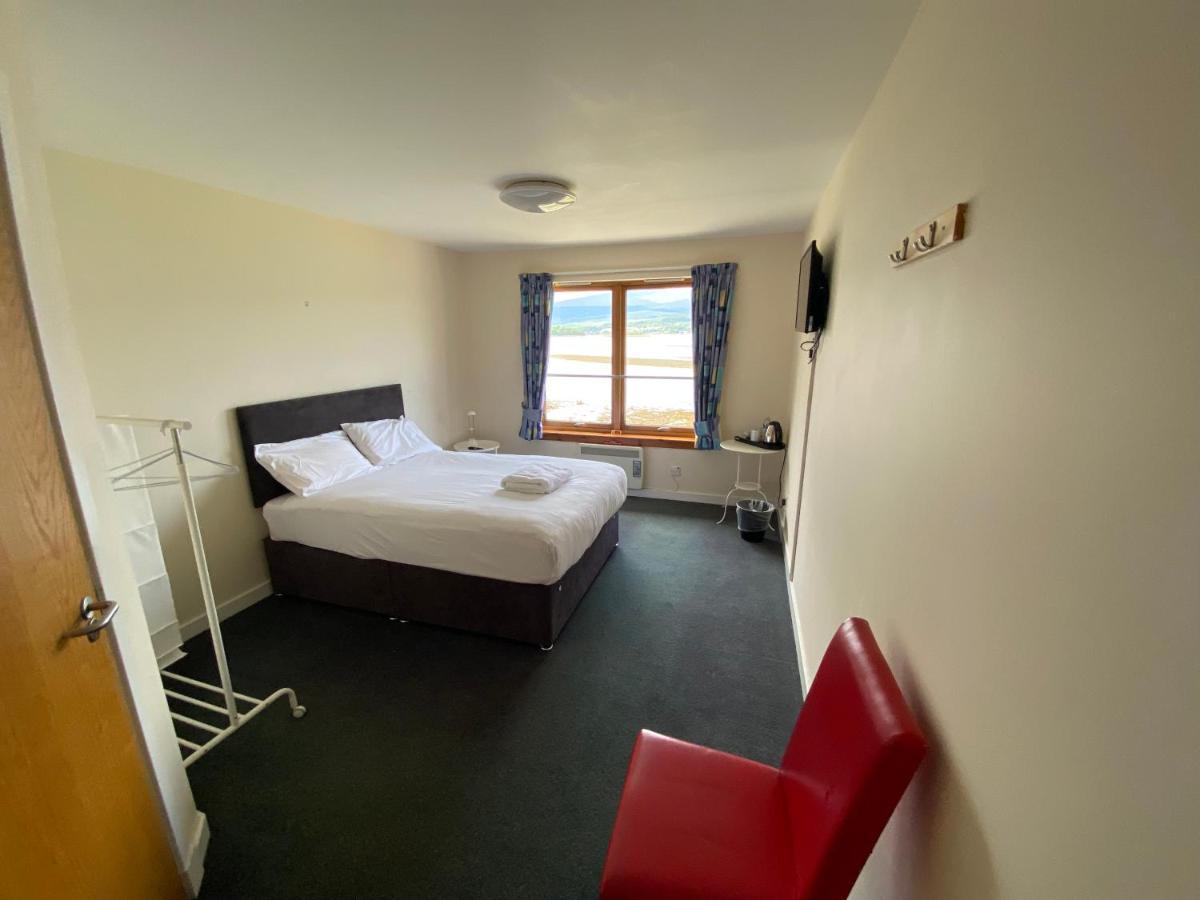 Waterfront Lodge - Accommodation Only 포트 윌리엄 외부 사진